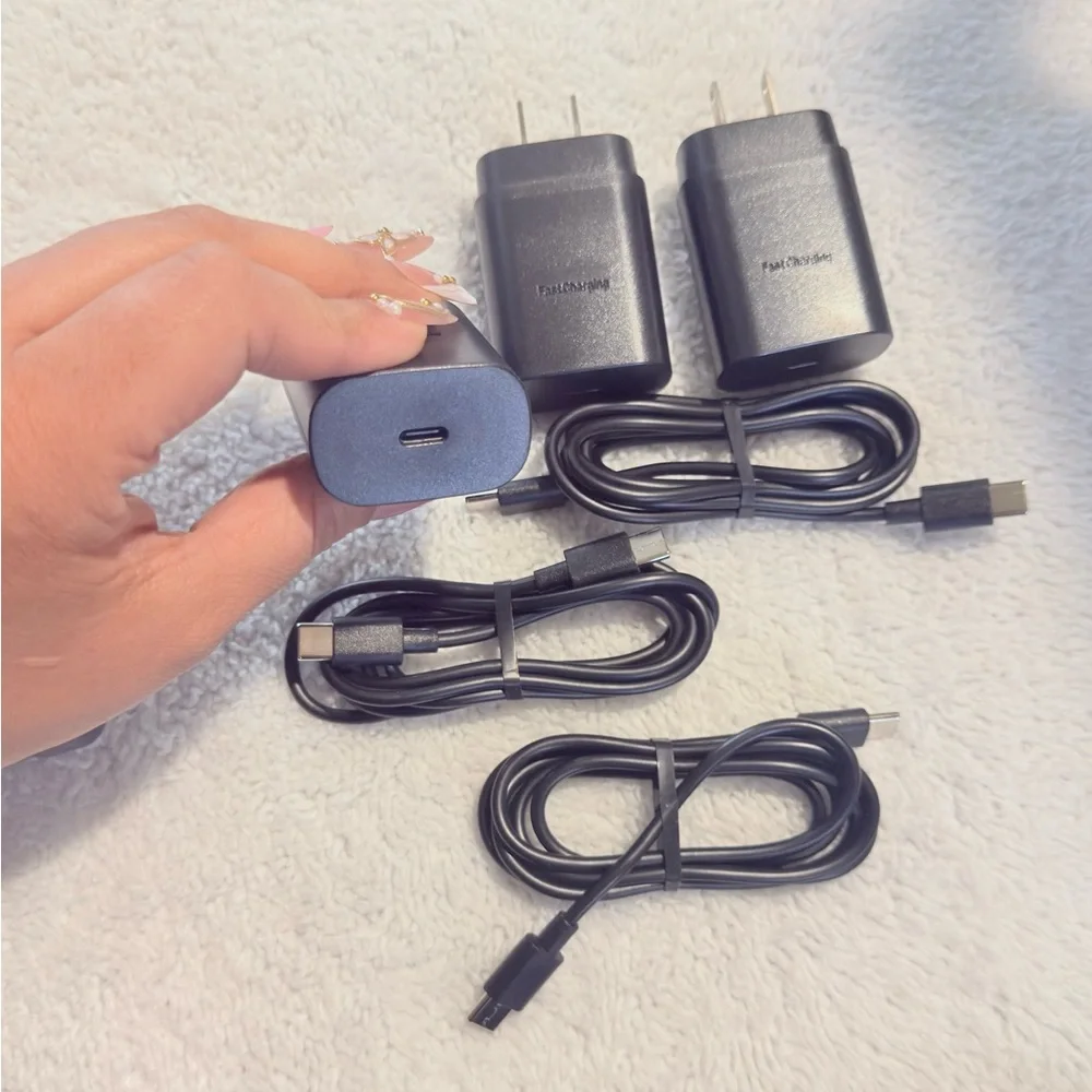 Pack of 3 Fast Charging Wall Adapters & USB-C to USB-C Cables - New in Box - Picture 4 of 7
